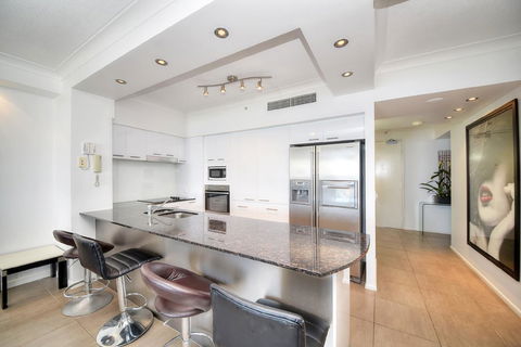 The Towers Of Chevron Renaissance - Holidays Gold Coast - Redcliffe Tourism 18