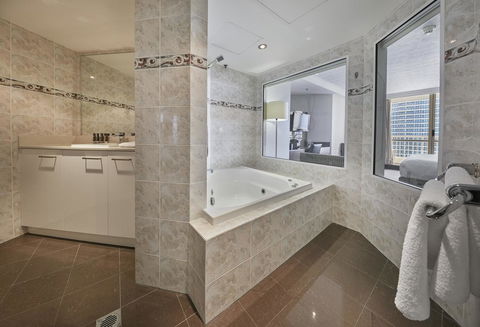 Novotel Surfers Paradise - Redcliffe Tourism 10