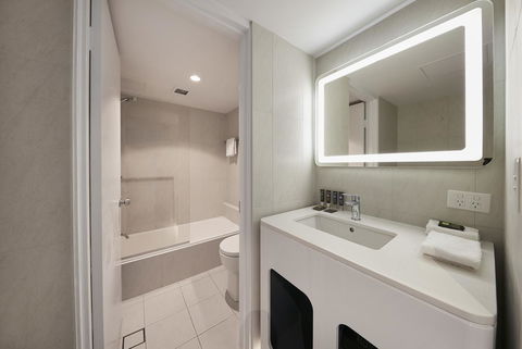 Novotel Surfers Paradise - Redcliffe Tourism 13