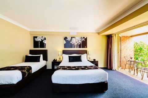 Ambassador On Ruthven - Redcliffe Tourism 15