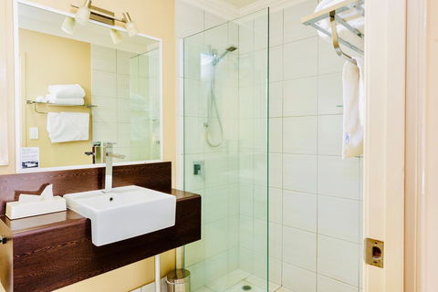 Ambassador On Ruthven - Redcliffe Tourism 23