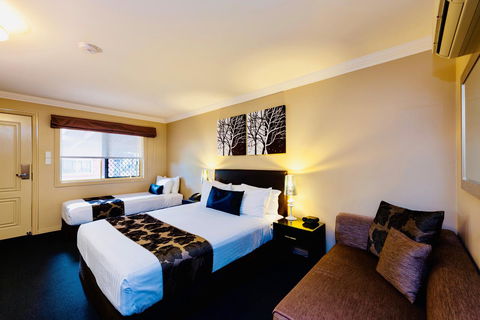 Ambassador On Ruthven - Redcliffe Tourism 44