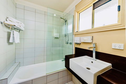 Ambassador On Ruthven - Redcliffe Tourism 29