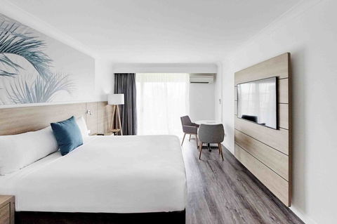 Novotel Cairns Oasis Resort - Redcliffe Tourism 6