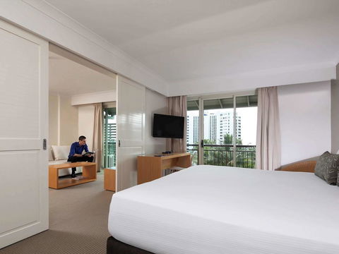 Novotel Cairns Oasis Resort - Redcliffe Tourism 41