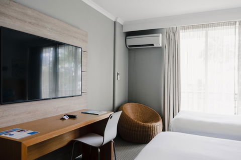 Novotel Cairns Oasis Resort - Redcliffe Tourism 26