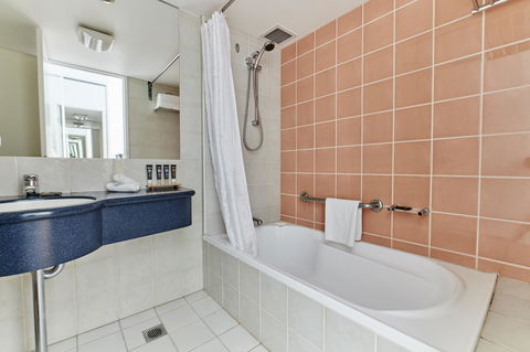 Novotel Cairns Oasis Resort - Redcliffe Tourism 2