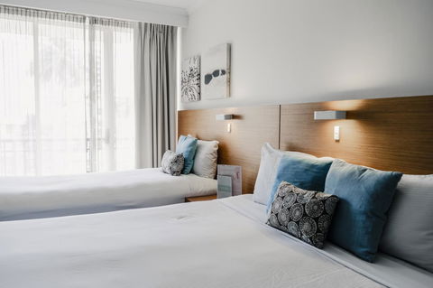 Novotel Cairns Oasis Resort - Redcliffe Tourism 23