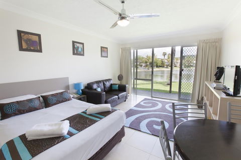 Bay Of Palms - Redcliffe Tourism 39