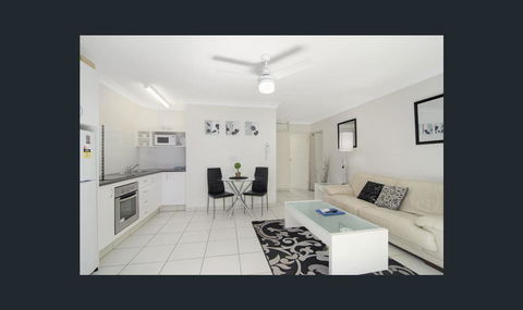 Bay Of Palms - Redcliffe Tourism 27