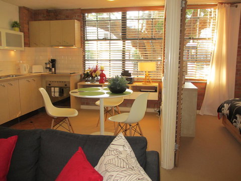 Powerhouse Apartments - Redcliffe Tourism 10