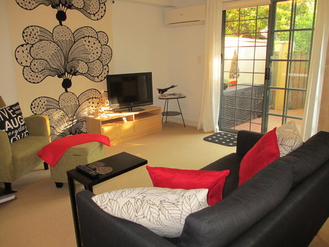 Powerhouse Apartments - Redcliffe Tourism 11