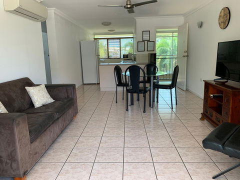Townsville Holiday Apartments - Redcliffe Tourism 0