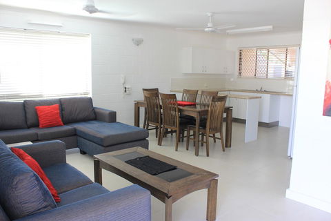 Townsville Holiday Apartments - Redcliffe Tourism 9