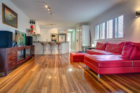 Currumbin Sands On The Beach - Redcliffe Tourism 20