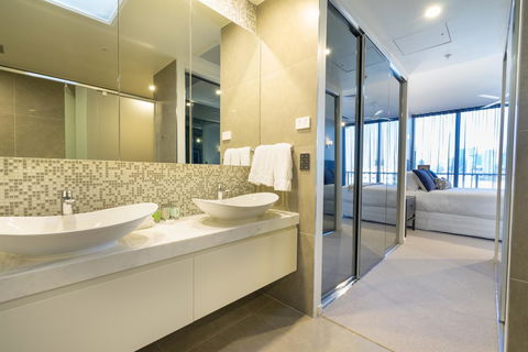 Arena Apartments By CLLIX - Redcliffe Tourism 14