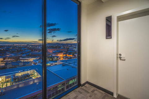 Arena Apartments By CLLIX - Redcliffe Tourism 15