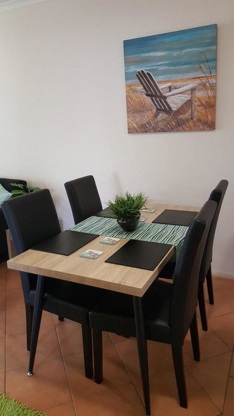 Jackies Holiday Apartment - Redcliffe Tourism 18