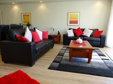 Waterfront Resort Villa With Buggy - Redcliffe Tourism 4