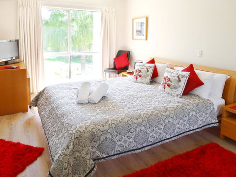 Waterfront Resort Villa With Buggy - Redcliffe Tourism 12