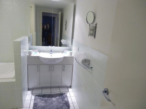 Waterfront Resort Villa With Buggy - Redcliffe Tourism 13