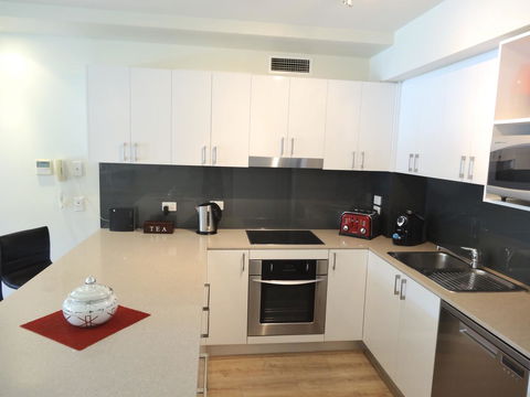 Waterfront Resort Villa With Buggy - Redcliffe Tourism 7