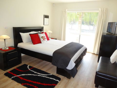 Waterfront Resort Villa With Buggy - Redcliffe Tourism 9