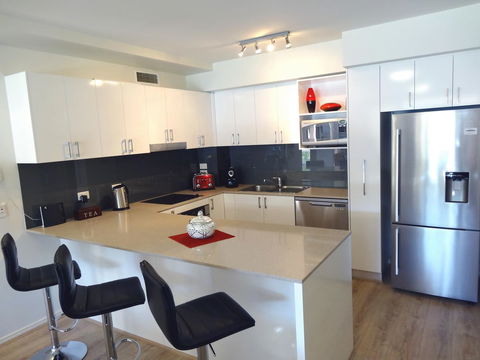 Waterfront Resort Villa With Buggy - Redcliffe Tourism 5