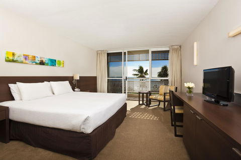 Cairns Harbourside Hotel - Redcliffe Tourism 10
