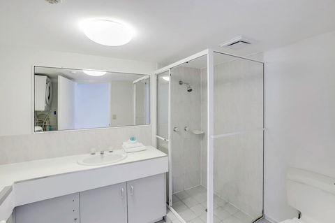 Catalina Resort - Redcliffe Tourism 3