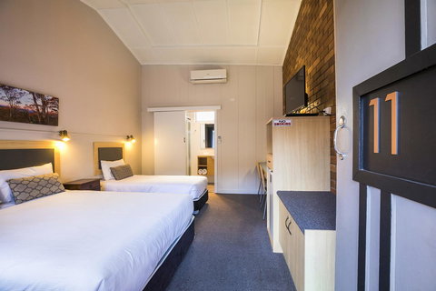 Downs Motel - Redcliffe Tourism 2