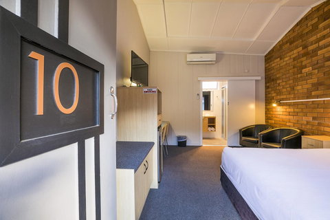 Downs Motel - Redcliffe Tourism 3