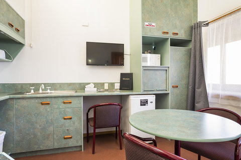 Downs Motel - Redcliffe Tourism 10