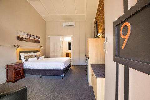 Downs Motel - Redcliffe Tourism 4