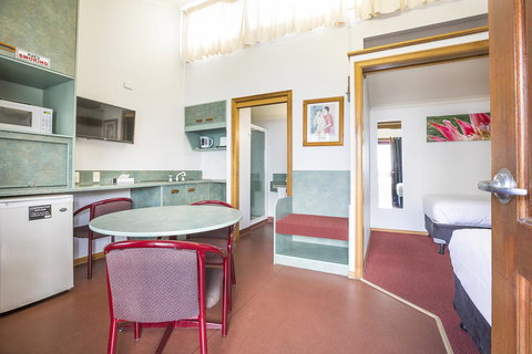 Downs Motel - Redcliffe Tourism 11