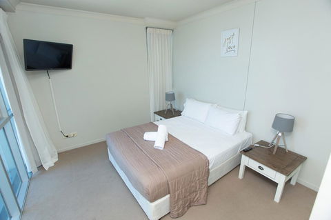 Chevron Renaissance - Private Apartments - Redcliffe Tourism 15