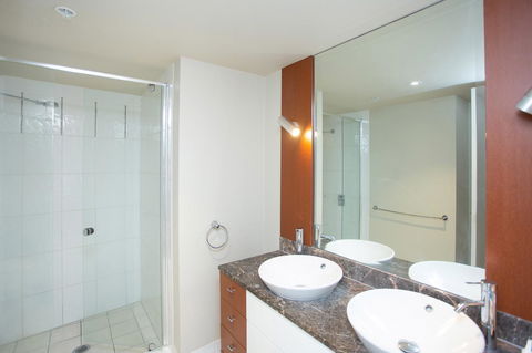 Chevron Renaissance - Private Apartments - Redcliffe Tourism 3