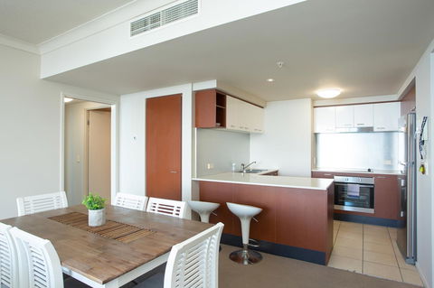 Chevron Renaissance - Private Apartments - Redcliffe Tourism 7