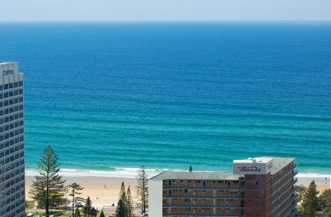 Chevron Renaissance - Private Apartments - Redcliffe Tourism 9