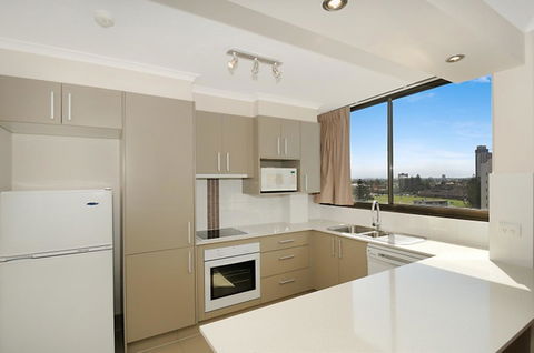 Boulevard Towers On Broadbeach - Redcliffe Tourism 3