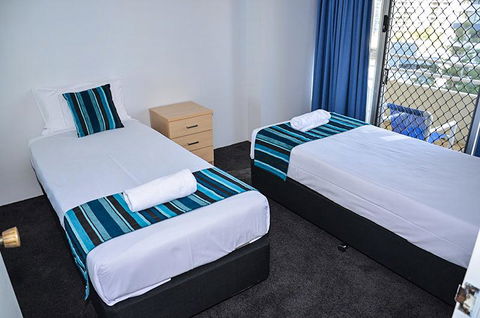 Zenith Ocean Front Apartments - Redcliffe Tourism 14