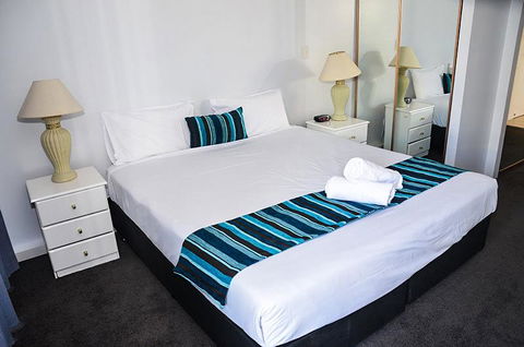 Zenith Ocean Front Apartments - Redcliffe Tourism 15