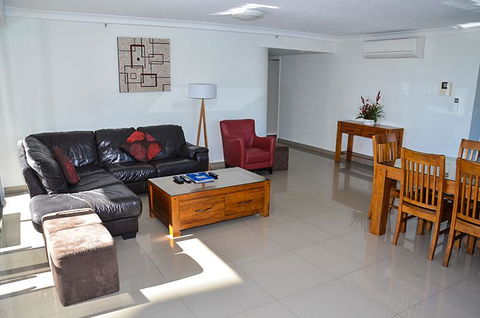 Zenith Ocean Front Apartments - Redcliffe Tourism 33