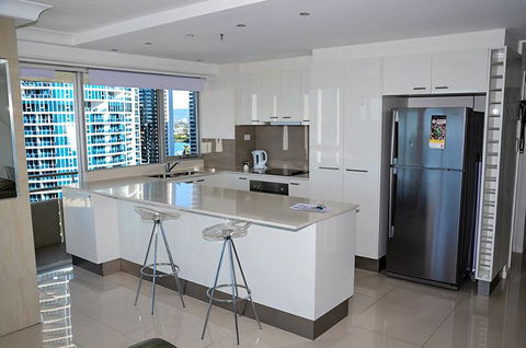 Zenith Ocean Front Apartments - Redcliffe Tourism 37