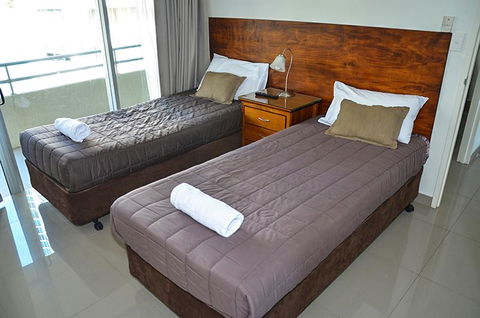 Zenith Ocean Front Apartments - Redcliffe Tourism 34