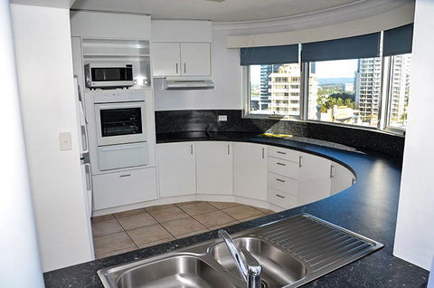 Zenith Ocean Front Apartments - Redcliffe Tourism 10