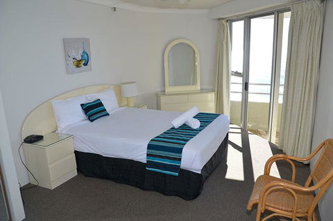 Zenith Ocean Front Apartments - Redcliffe Tourism 44