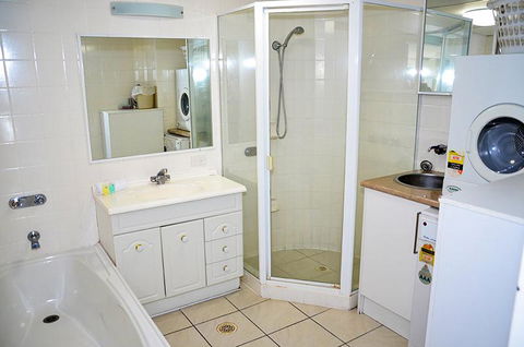 Zenith Ocean Front Apartments - Redcliffe Tourism 28