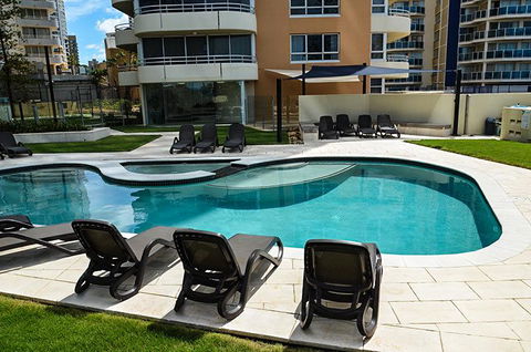 Zenith Ocean Front Apartments - Redcliffe Tourism 8