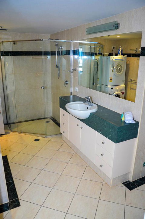 Zenith Ocean Front Apartments - Redcliffe Tourism 17